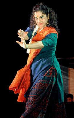 Geet Ramayana unfolded by Kathak's nischaya | कथ्थकच्या नजाकतीने उलगडले गीतरामायण Geet Ramayana unfolded by Kathak's nischaya | कथ्थकच्या नजाकतीने उलगडले गीतरामायण