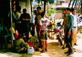 Banned from all over the world | साहित्य विकणाऱ्यांना तुमसरात बंदी