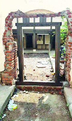 The work of renovation of Savarkar memorial continues | सावरकर स्मारक नूतनीकरणाचे काम सुरू The work of renovation of Savarkar memorial continues | सावरकर स्मारक नूतनीकरणाचे काम सुरू