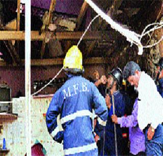 WikiLeaks cylinder blast injures ten | विक्रोळीत सिलिंडर स्फोटात दहा जखमी WikiLeaks cylinder blast injures ten | विक्रोळीत सिलिंडर स्फोटात दहा जखमी