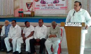 Baraiyah's contribution to the Congress fold increased | काँग्रेसच्या जडणघडणीत बरय्या यांचे मोठे योगदान Baraiyah's contribution to the Congress fold increased | काँग्रेसच्या जडणघडणीत बरय्या यांचे मोठे योगदान