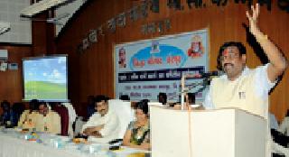 To make the concept of ideal country of the nation, try to do the heart | राष्ट्रसंतांची आदर्श गाव संकल्पना साकारण्यासाठी अंत:करणापासून प्रयत्न करावे To make the concept of ideal country of the nation, try to do the heart | राष्ट्रसंतांची आदर्श गाव संकल्पना साकारण्यासाठी अंत:करणापासून प्रयत्न करावे