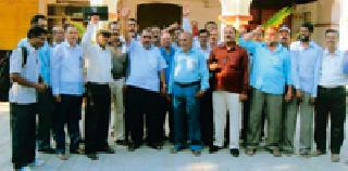 Organized art, sports teachers in the district | जिल्ह्यातील कला, क्रीडा शिक्षक एकवटले