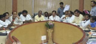 Additional construction of CM's court | अतिरिक्त बांधकाम ‘सीएम’च्या दरबारात