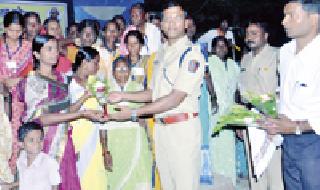 Keep the ideal of Goddhari in front of everyone | देवधरीचा आदर्श सर्वांनी समोर ठेवा