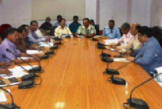 Give benefits to the orphaned children | अनाथ बालकांना योजनांचा लाभ द्या