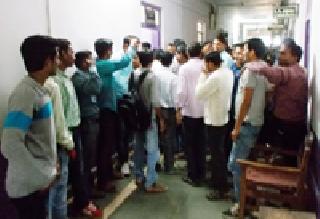 Hundreds of computer operators hit the Zilla Parishad | शेकडो संगणक परिचालक जिल्हा परिषदेवर धडकले