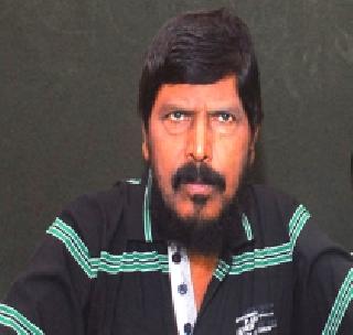 If you can not stop the atrocities against Dalits, then give them assassinations for their protection | दलितांवरील अत्याचार थांबवू शकत नसाल तर त्यांना स्वरक्षणासाठी हत्यारे द्या