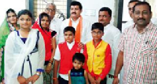 Guardian Minister took Mamata Tatade's visit | पालकमंत्र्यांनी घेतली ममता तातेड यांची भेट