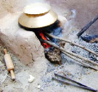 Chiller's cooking vanishes sweet | चुलीवरच्या स्वयंपाकाचा हरवत चाललाय गोडवा