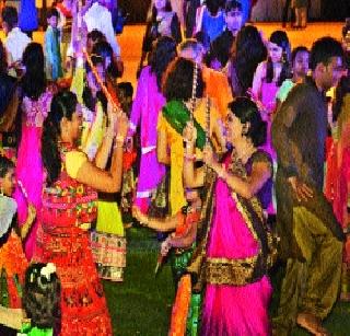 Rangas Ras Dandiya in collaboration with Lokmat | ‘लोकमत’च्या सहयोगाने रंगला रास दांडिया