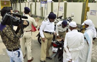 Camera sight of violators of traffic rules | वाहतूक नियमांचे उल्लंघन करणाऱ्यांवर कॅमेऱ्याची नजर