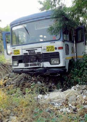 Professional killed in ST | एसटीच्या धडकेत व्यावसायिक ठार