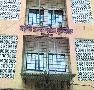 Manipulation of contract employees' wages | कंत्राटी कर्मचाऱ्यांच्या वेतनात हेराफेरी