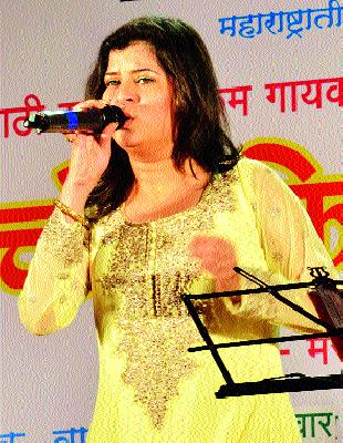 'Moon turned out' concert mesmerized audience | ‘चाँद फिर निकला’ मैफलीने श्रोते मंत्रमुग्ध