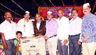 Dandiya contest prize distribution | दांडिया स्पर्धेचे पारितोषिक वितरण Dandiya contest prize distribution | दांडिया स्पर्धेचे पारितोषिक वितरण
