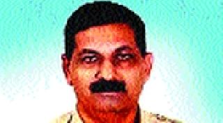 Sand particle rubbing ... | वाळूचे कण रगडीता...