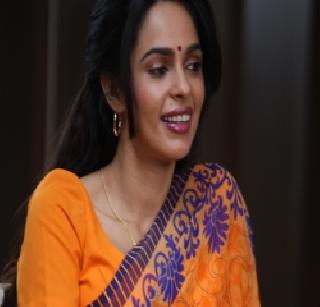 Mallika Sherawatala console | मल्लिका शेरावतला दिलासा