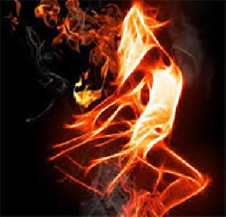 Sexual harassment from the teacher, student woke up himself | शिक्षकाकडून लैंगिक अत्याचार, विद्यार्थ्यिनीने घेतले स्वत:ला जाऴून Sexual harassment from the teacher, student woke up himself | शिक्षकाकडून लैंगिक अत्याचार, विद्यार्थ्यिनीने घेतले स्वत:ला जाऴून