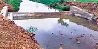 Due to cement bunds, water level is stable | सिमेंट बंधाऱ्यांमुळे जलस्रोतांची पातळी स्थिर Due to cement bunds, water level is stable | सिमेंट बंधाऱ्यांमुळे जलस्रोतांची पातळी स्थिर