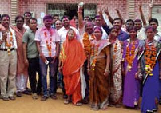 Congress in Mohd, BJP's flag in lakhs | मोहाडीत काँग्रेस, लाखांदुरात भाजपचा झेंडा