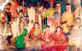 Zodiac trends of 50 drama companies at Desaiiganj | देसाईगंज येथील ५० नाट्य कंपन्यांवर झाडीपट्टी रंगभूमीचा भार