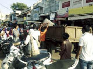 'Fine' on smallpans by big businessmen | बड्या व्यावसायिकांकडून छोट्यांवर ‘जुर्माना’