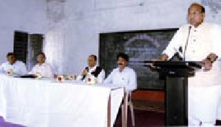 Students get technical education and find employment opportunities | विद्यार्थ्यांनी तांत्रिक शिक्षण हस्तगत करून रोजगाराचा पर्याय शोधावा