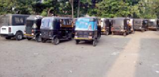 127 autorickshaw seized | १२७ आॅटोरिक्षा जप्त