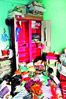 Steal at three places in Yeola three places in one night | येवल्यात एकाच रात्री तीन ठिकाणी चोऱ्या