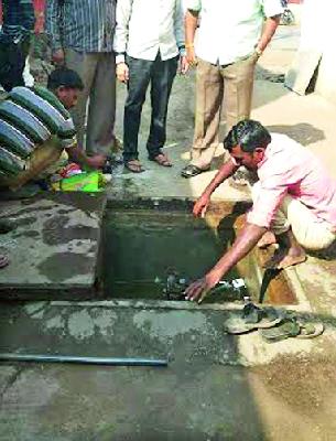 Fix the valve in the area of ​​Pavanagar area | पवननगर भागातील व्हॉल्व्ह मनपाने केला दुरुस्त