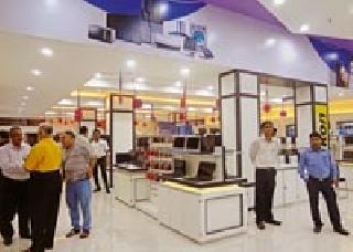 A fascinating scheme in 'Lotus' showroom | ‘लोटस’ शोरूममध्ये आकर्षक योजना