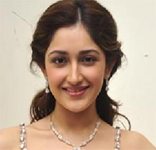 Launching new actresses with big star | मोठ्या स्टारसोबत नव्या अभिनेत्रींचे लाँचिंग