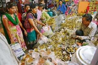 Houseful purchase | हाऊसफुल्ल खरेदी