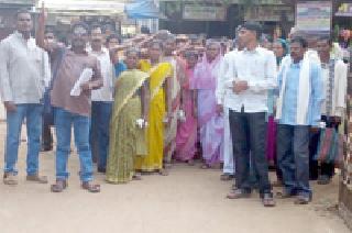 Batticali | आयटकचा बीडीआेंना घेराव Batticali | आयटकचा बीडीआेंना घेराव