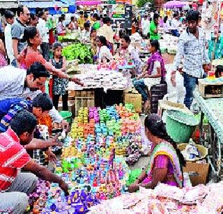 Sajali market for Laxmi Pooja | लक्ष्मीपूजनासाठी सजली बाजारपेठ Sajali market for Laxmi Pooja | लक्ष्मीपूजनासाठी सजली बाजारपेठ