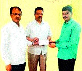 Helping drought affected people by avoiding the expenditure on 'Padva Dawa' | ‘पाडवा पहाट’वरील खर्च टाळून दुष्काळग्रस्तांना मदत