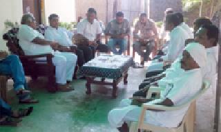 Telangana MLAs visited former MLAs | तेलगणाच्या आमदारांनी घेतली माजी आमदारांची भेट