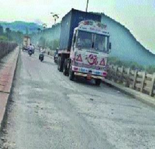 PataGanga pool dangerous | पाताळगंगा पूल धोकादायक PataGanga pool dangerous | पाताळगंगा पूल धोकादायक