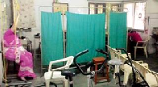 The type of type running in front of a senior doctor | वरिष्ठ डॉक्टरांच्या देखत चालतो प्रकार