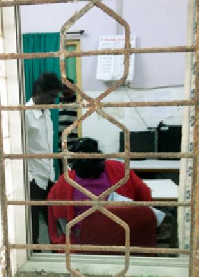 Mental Hospital examines the technician | मनपा रुग्णालयात टेक्निशियन तपासतो रुग्ण