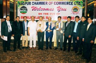 The government will look forward to help the industry | उद्योगांच्या मदतीसाठी सरकार तत्पर