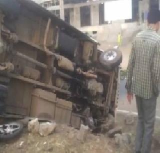 Katragh-Dehurod Bypass, the bus collides with two-wheelers, the death of the four | कात्रज - देहूरोड बायपासवर बसची दुचाकीला धडक, चौघांचा मृत्यू Katragh-Dehurod Bypass, the bus collides with two-wheelers, the death of the four | कात्रज - देहूरोड बायपासवर बसची दुचाकीला धडक, चौघांचा मृत्यू