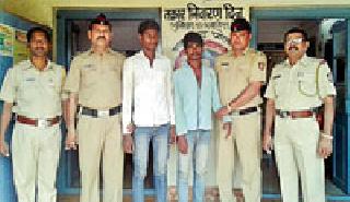 Intact thieves trapped the police | अट्टल चोर पोलिसांच्या जाळ्यात