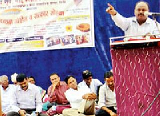 Find the ideal village form from the thinking of the nobles and their own actions | आदर्श गावाची निर्मिती थोरांच्या विचारातून व स्वत:च्या कृतीतून साध्य करा