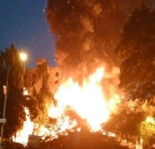 Kandivaliya slum fire | कांदिवलीत झोपडपट्टीस आग