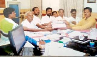 Front for Brahmapuri SDO offices for various demands of backward classes | मागासवर्गीयांच्या विविध मागण्यांसाठी ब्रह्मपुरी एसडीओ कार्यालयावर मोर्चा Front for Brahmapuri SDO offices for various demands of backward classes | मागासवर्गीयांच्या विविध मागण्यांसाठी ब्रह्मपुरी एसडीओ कार्यालयावर मोर्चा