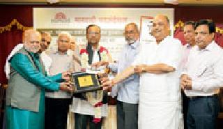 Suspicion for the purpose of the awardees | पुरस्कार परत करणाऱ्यांच्या हेतूबद्दल संशय