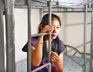 Indian laborer graft coercion | भारतीय मजुरांची आखाती छळछावणी Indian laborer graft coercion | भारतीय मजुरांची आखाती छळछावणी