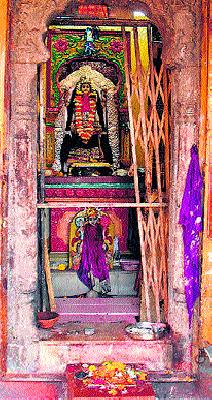 Theft of jewels in the temple of Ganga Godavari | गंगा गोदावरी मंदिरातील दागिने चोरीस